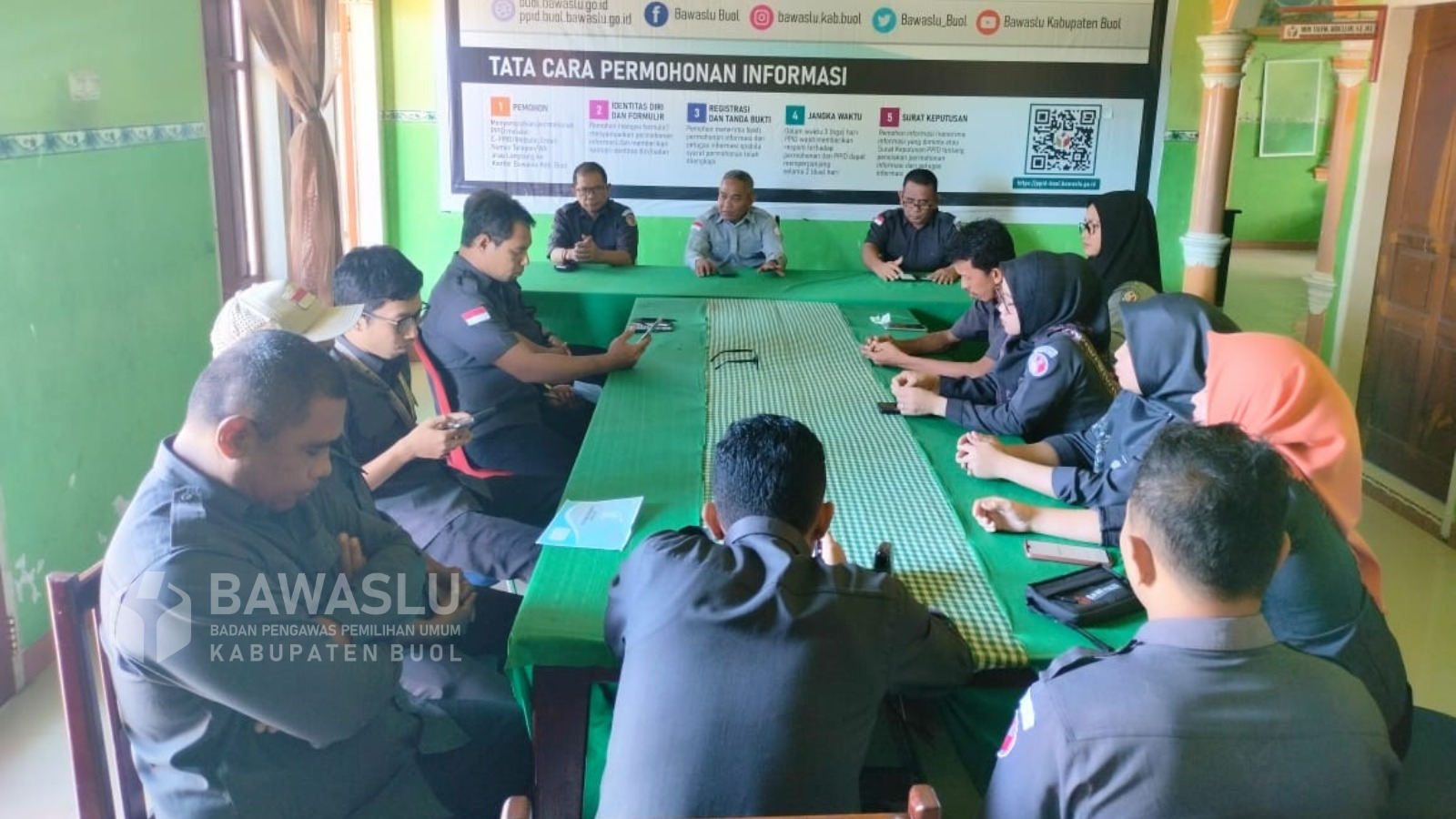 Suasana Rapat Internal Bawaslu Kabupaten Buol, Senin (10/3/2025) yang berlangsung di Ruang Rapat Kantor Bawaslu Kabupaten Buol.