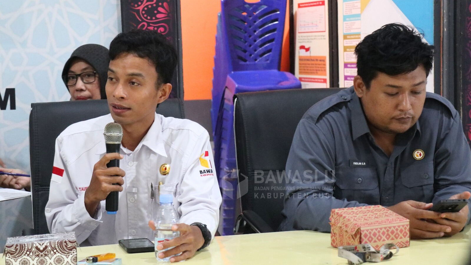 Anggota Bawaslu Kabupaten Buol, Moh. Taufik Abdullah saat hadir dalam Rapat Pleno Terbuka  Rekapitulasi Penetapan PDPB tahun 2025 yang digelar KPU Kabupaten Buol, Rabu (2/7).