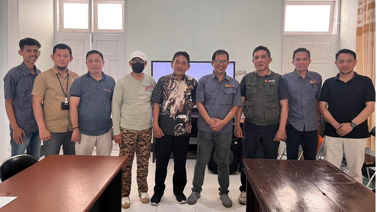 Foto bersama Bawaslu Kab. Buol dengan BKD Kab. Buol