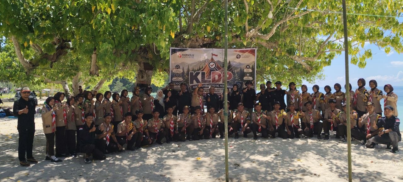 Foto bersama Bawaslu Kab. Buol dengan Pramuka