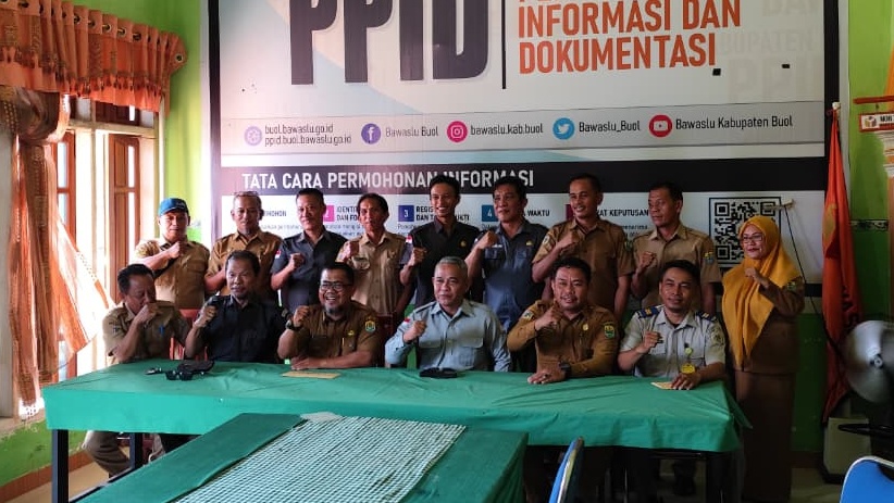 Foto bersama Bawaslu Kab. Buol