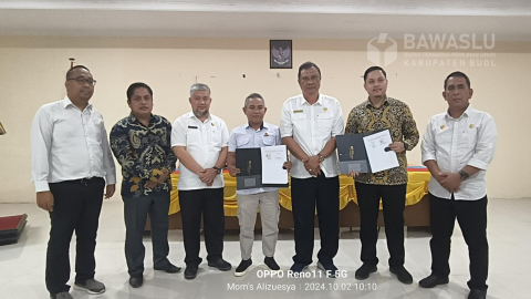 Foto bersama usai pelaksanaan penandatanganan MOU, Rabu (2/10/2024) di Ruang Pertemuan Lantai III Kantor Bupati Kabupaten Buol.