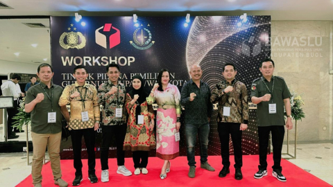 Anggota Bawaslu Kabupaten Buol, Ismajaya (Satu dari kiri) saat foto bersama dalam kegiatan Workshop Tindak Pidana Pemilihan Gubernur, Bupati, dan Walikota di Hotel Mercure Ancol, Jakarta, yang digelar Bawaslu selama tiga hari yakni tanggal 3 sampai dengan 5 September 2024. 