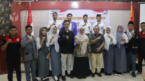 Foto bersama beberapa perwakilan pelajar Sekolah Lanjutan Tingkat Atas (SLTA) di Kabupaten Buol