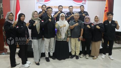 Foto bersama Koordinator Divisi Hukum, Pencegahan, Partisipasi Masyarakat dan Humas (HP2H) Panwaslu Kecamatan se-Kabupaten Buol.