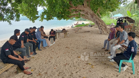 Jajaran Panwaslu Kecamatan dan PKD se-Kecamatan Paleleh Barat saat menerima langsung arahan Anggota Bawaslu Kabupaten Buol, Moh Taufik Abdullah terkait dengan pengawasan DPTb dan DPK, Sabtu (26/10/2024).