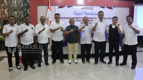 Foto bersama usai pelaksanaan Kegiatan Rapat Koordinasi Dukungan Administrasi Pengelolaan Dana Hibah Pada Pemilihan Kepala daerah Tahun 2024, Rabu (20/11/2024) berlangsung di Hotel Surya Wisata Kabupaten Buol.