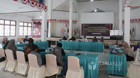 Suasana Focus Group Discussion (FGD) mengenai Penyusunan Evaluasi Pilkada 2024 yang diselenggarakan Selasa, 18 Februari 2025, bertempat di Aula Pertemuan Lantai I Kantor Komisi Pemilihan Umum (KPU) Kabupaten Buol.