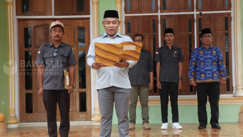 Ketua Bawaslu Kabupaten Buol, Karianto saat membacakan pidato resmi Kepala Badan Pembinaan Ideologi Pancasila (BPIP) Republik Indonesia