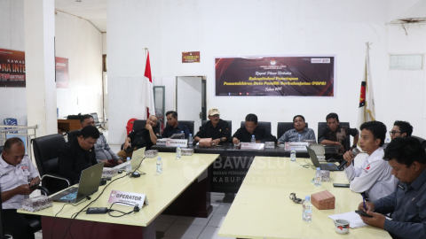 Suasana pelaksanaan Rapat Pleno Terbuka Rekapitulasi Penetapan Pemutahiran Data Pemilih Berkelanjutan yang digelar KPU Kabupaten Buol, Rabu (2/7).