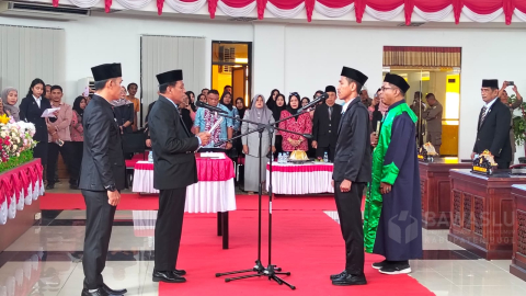 Rapat Paripurna DPRD Kabupaten Buol agenda Peresmian Pemberhentian almarhum Ramly dan Pengangkatan Apriyanto M. Hadar sebagai Anggota DPRD Pengganti Antar Waktu (PAW) Masa Jabatan 2024–2029 yang di Ruang Rapat Utama DPRD Kabupaten Buol pada Kamis (3/7/2025).