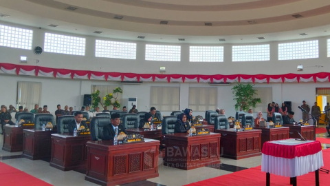 Suasana Rapat Paripurna DPRD Kabupaten Buol agenda Peresmian Pemberhentian almarhum Ramly dan Pengangkatan Apriyanto M. Hadar sebagai Anggota DPRD Pengganti Antar Waktu (PAW) Masa Jabatan 2024–2029 yang di Ruang Rapat Utama DPRD Kabupaten Buol, Kamis (3/7/2025).