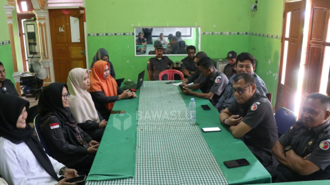 Suasana pelaksanaan rapat internal Bawaslu Kabupaten Buol, Senin 7/7.