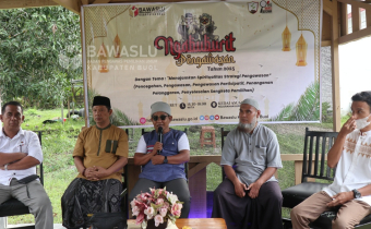 Ngabuburit pengawasan Bawaslu Kabupaten Buol dengan tema "Menajamkan Spiritualitas Strategi Pengawasan, Pencegahan, Pengawasan Partisipatif, Penanganan Pelanggaran, dan Penyelesaian Sengketa Pemilihan", yang berlangsung  Minggu, 23 Maret 2025, bertempat di Kedai Asumsi, Jl. Samratulangi, Kelurahan Leok II.