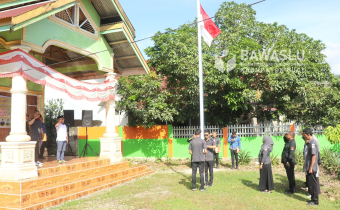 Pelaksanaan Upacara Peringatan Hari Kebangkitan Nasional yang berlangsung di Halaman Kantor Bawaslu Kabupaten Buol, Selasa (20/5).