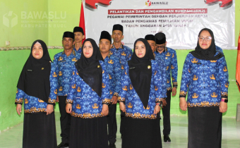 14 Orang Pegawai Pemerintah dengan Perjanjian Kerja (PPPK) Bawaslu Kabupaten Buol Tahun Anggaran 2024 Tahap I saat mengikuti pelantikan dan pengambilan sumpah secara virtual, Selasa (1/7)